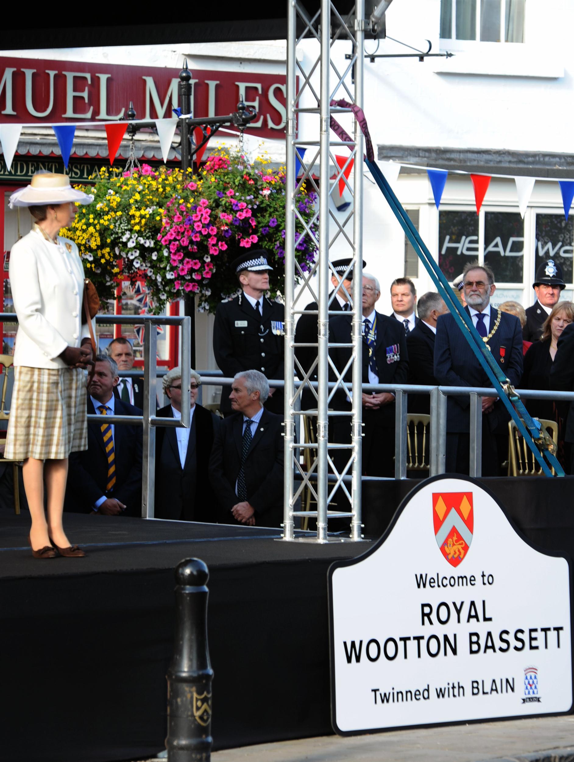 The town of Wootton Bassett gains the title Royal Wootton Bassett | Picture 104102